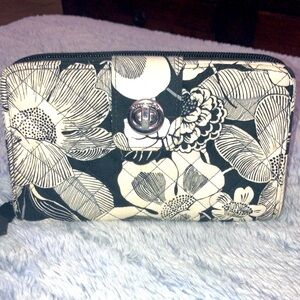 Vera Bradley Bedford Blooms quilted zip around silver turn lock wallet